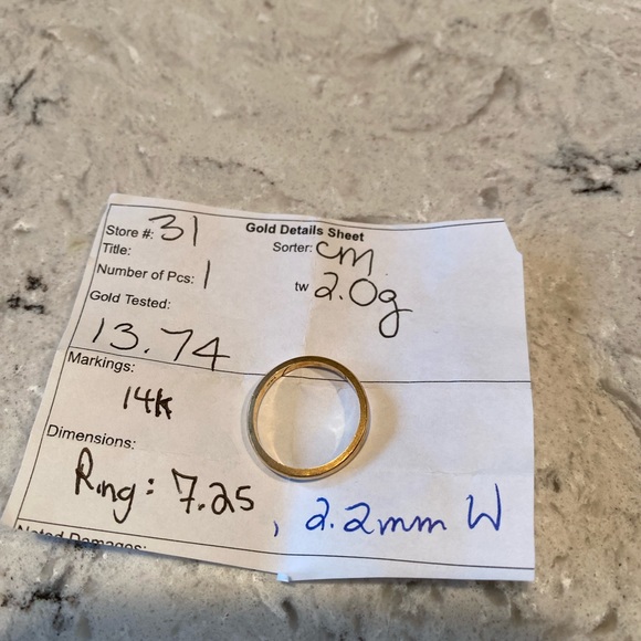 14k Yellow Gold Wedding Band Ring - Picture 3 of 3